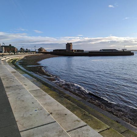 Great Location, Large 1 Bed Flat With Parking Appartement Broughty Ferry Buitenkant foto