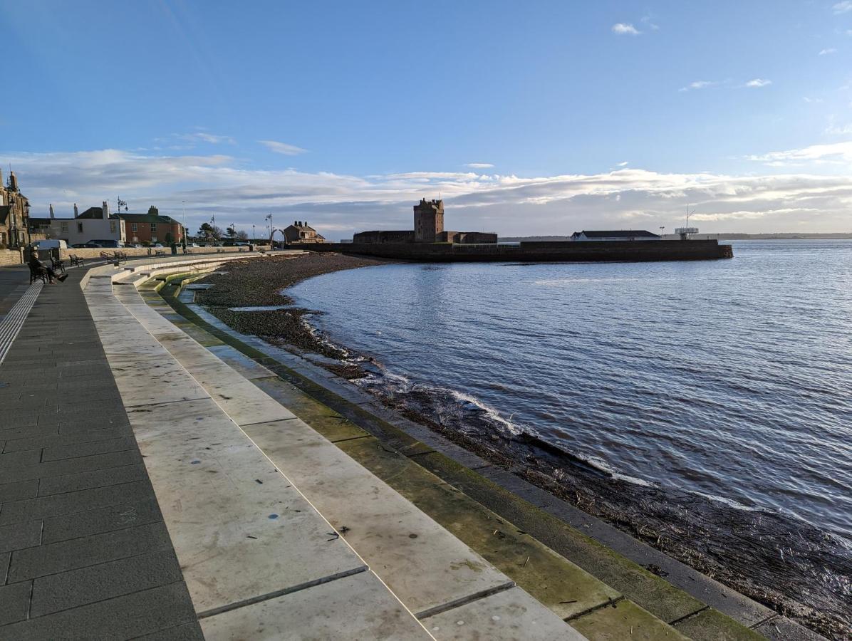 Great Location, Large 1 Bed Flat With Parking Appartement Broughty Ferry Buitenkant foto